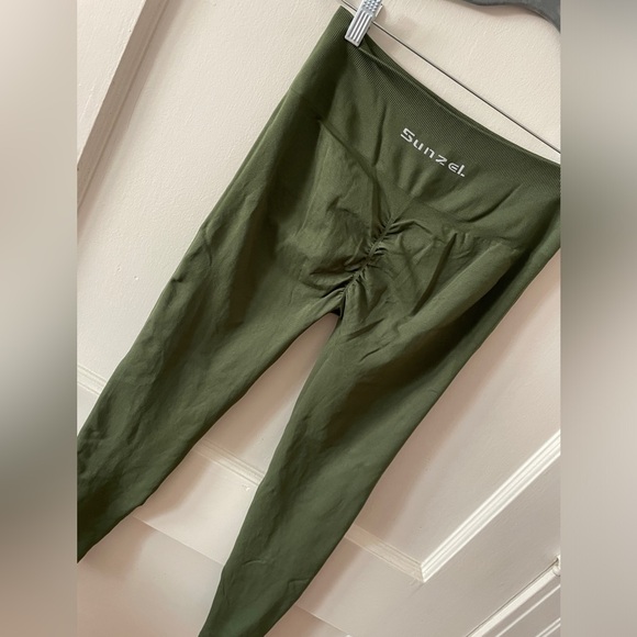 Sunzel “Scrunch Butt Lifting Leggings - Picture 2 of 7